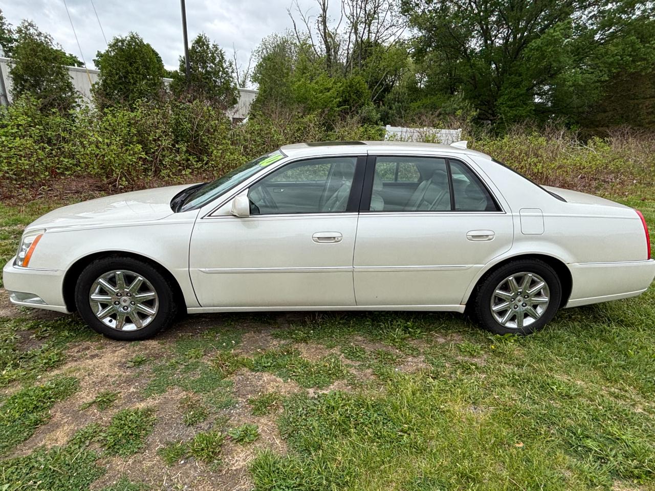 Cadillac DTS Premium w/ Navi 2010