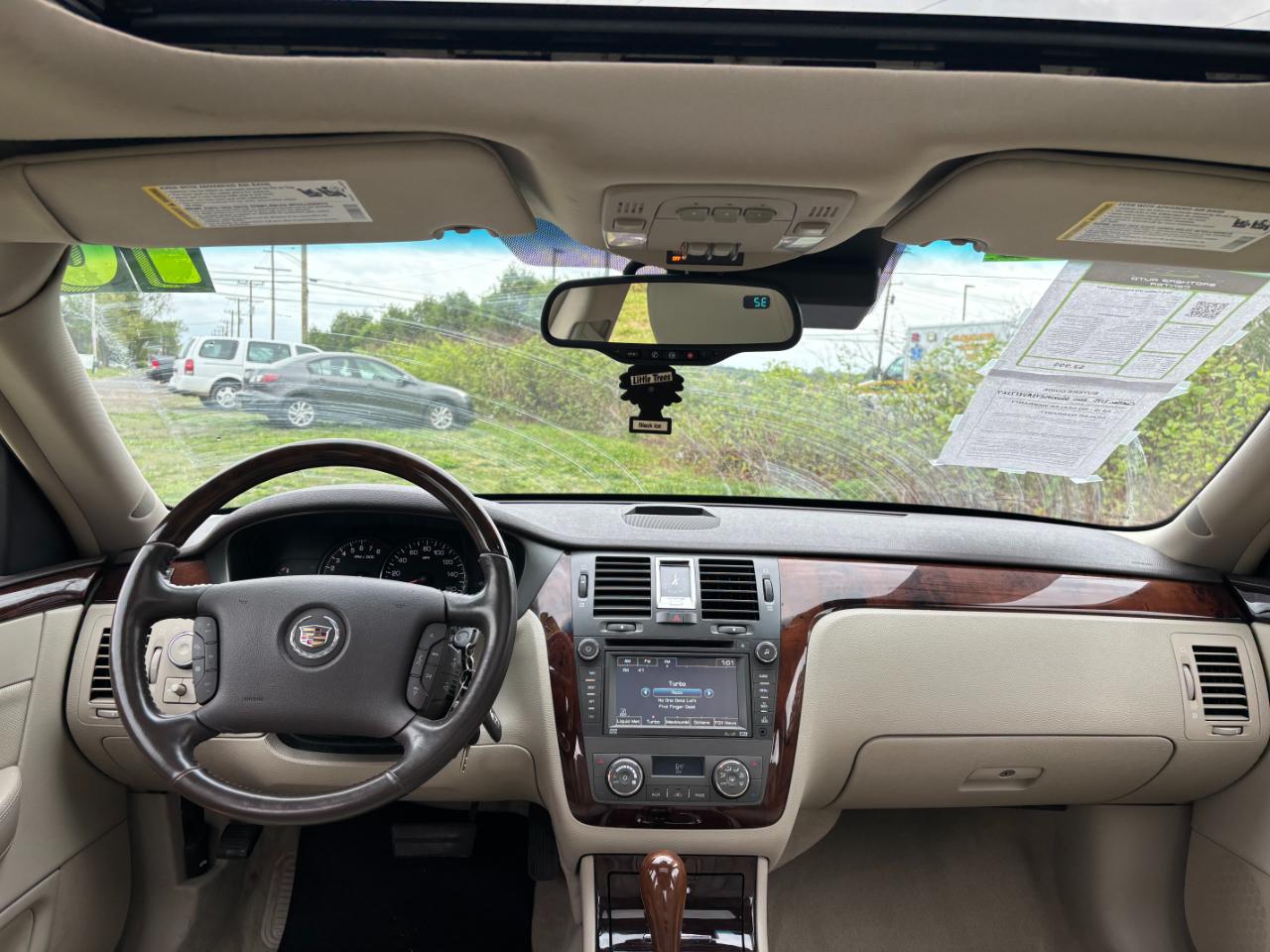 Cadillac DTS Premium w/ Navi 2010