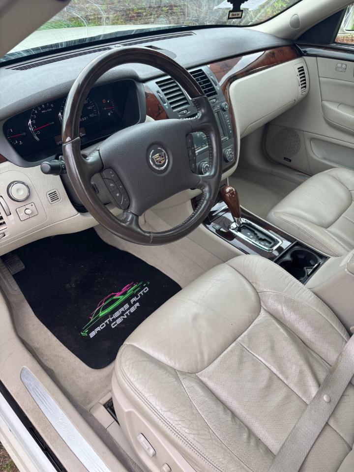 Cadillac DTS Premium w/ Navi 2010