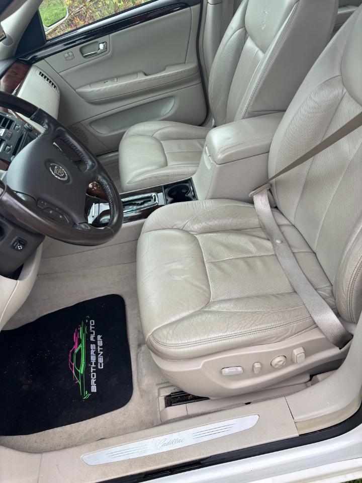 Cadillac DTS Premium w/ Navi 2010