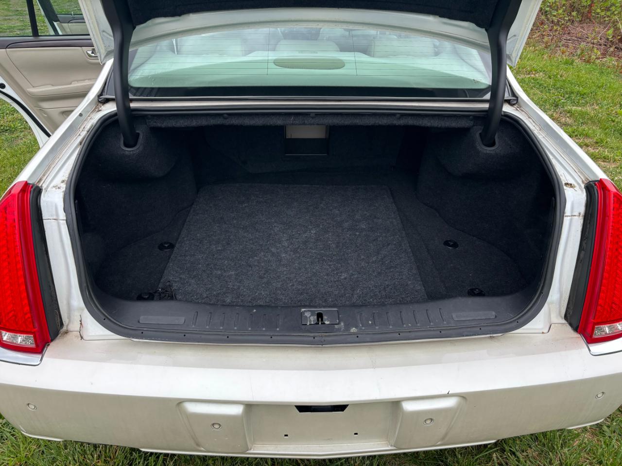 Cadillac DTS Premium w/ Navi 2010
