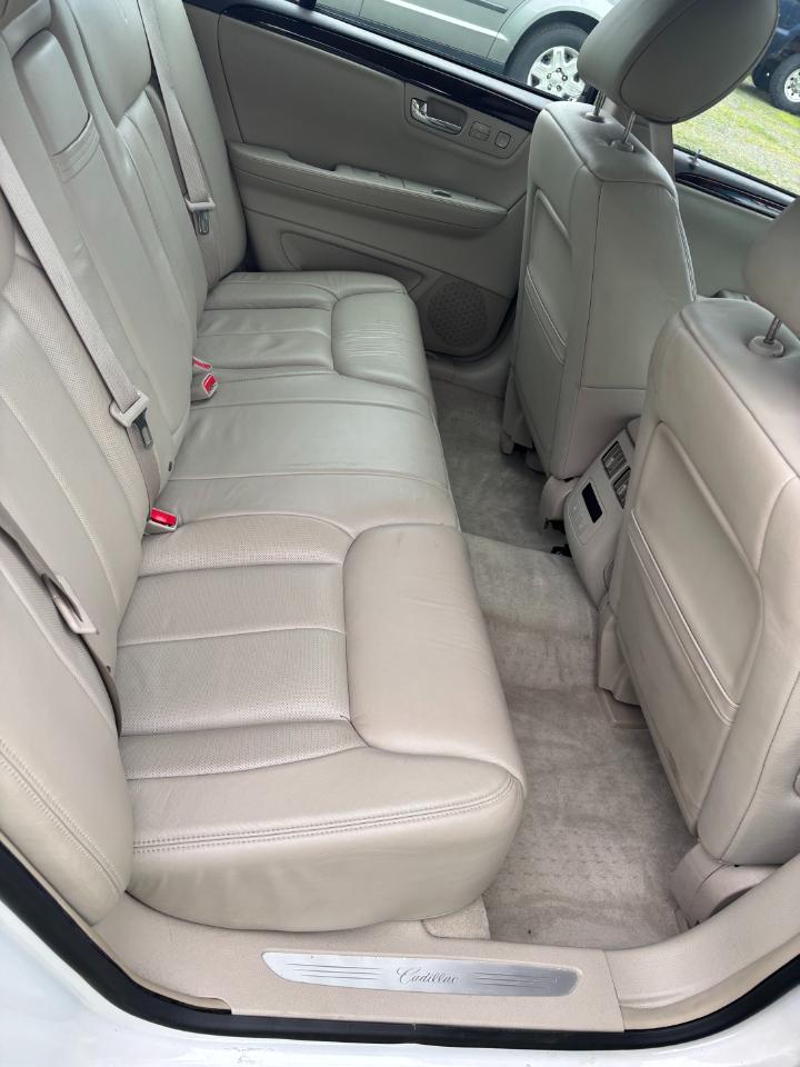 Cadillac DTS Premium w/ Navi 2010