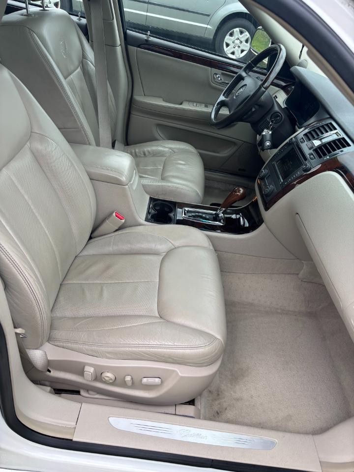 Cadillac DTS Premium w/ Navi 2010