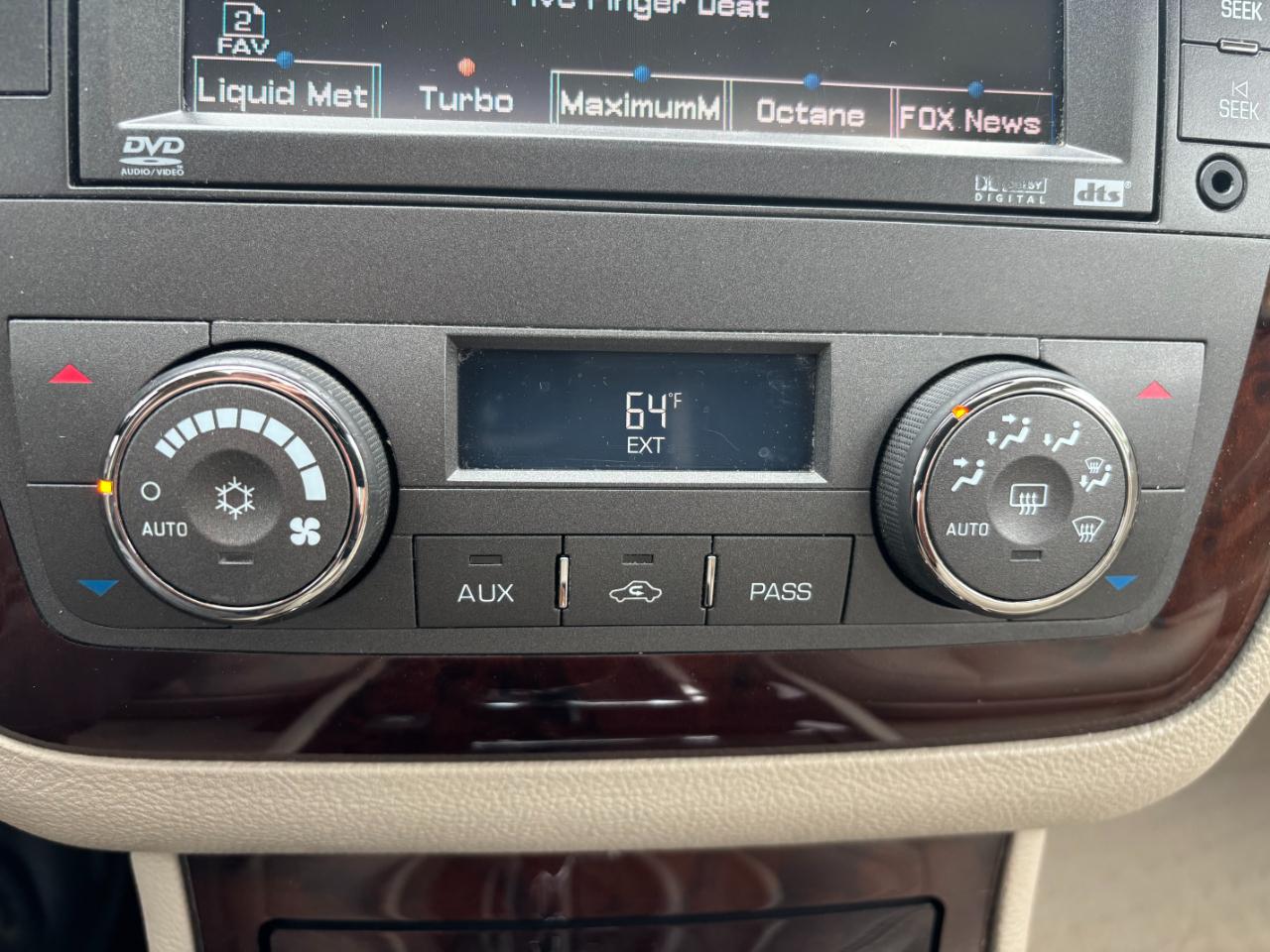 Cadillac DTS Premium w/ Navi 2010