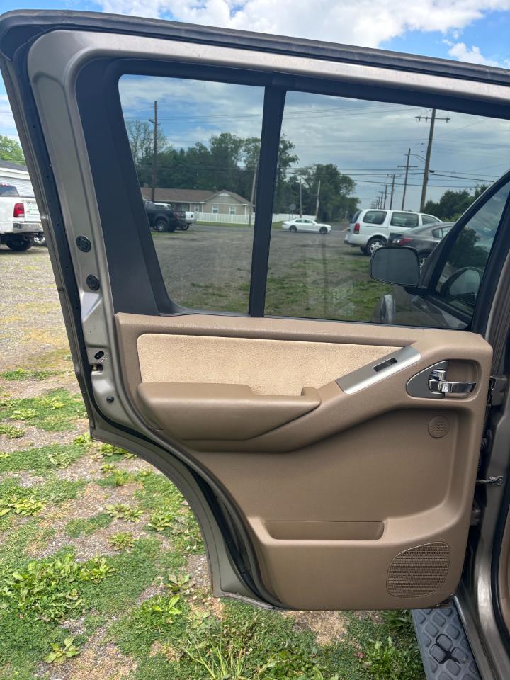 Nissan Pathfinder SE 2007