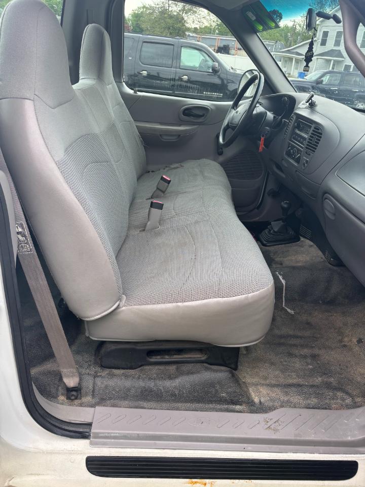 Ford F-150 Reg Cab 120" 4WD 1999