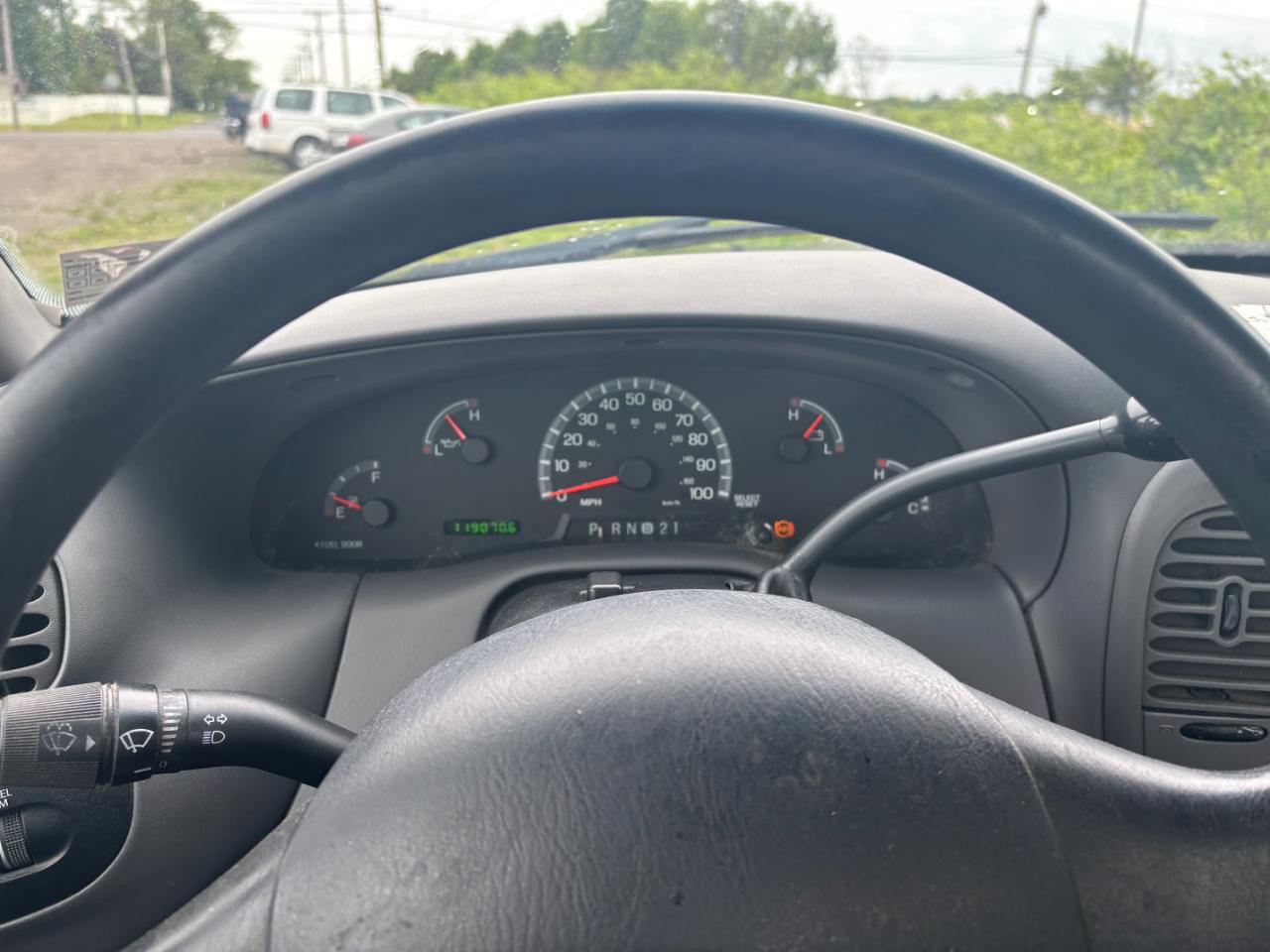 Ford F-150 Reg Cab 120" 4WD 1999