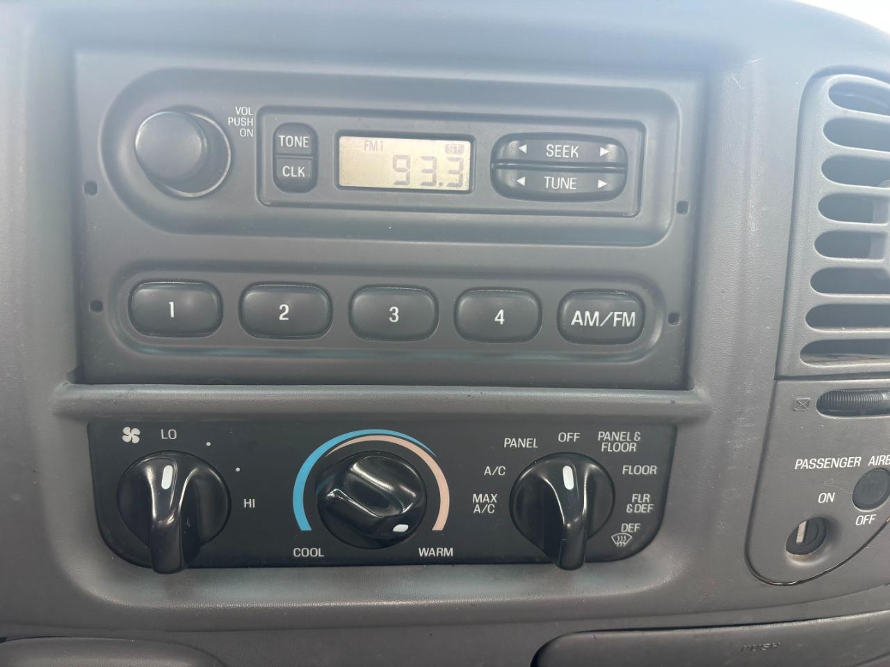 Ford F-150 Reg Cab 120" 4WD 1999