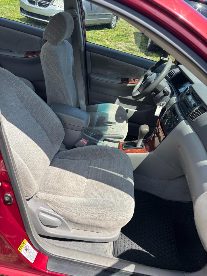 Toyota Corolla LE 2004