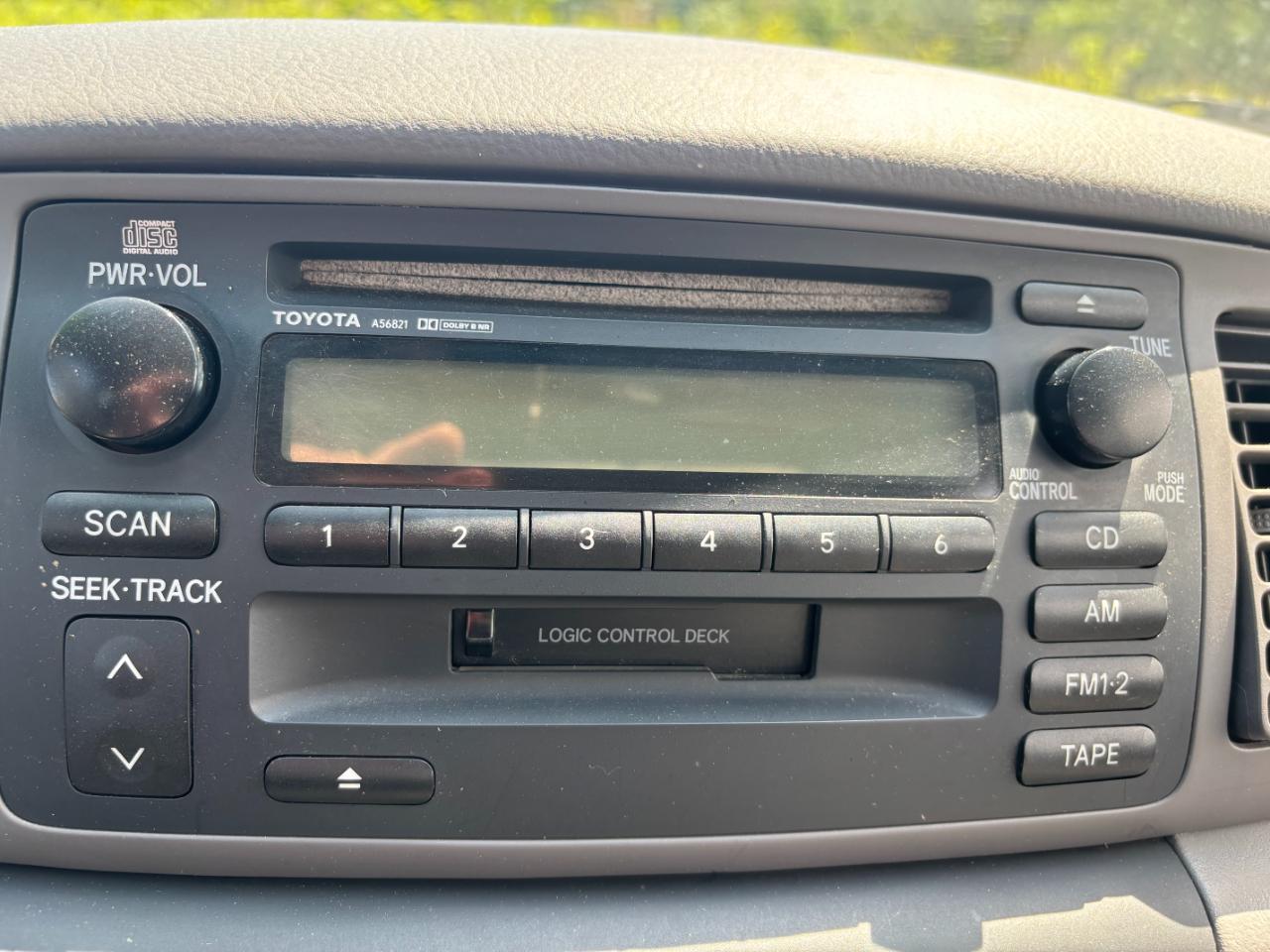 Toyota Corolla LE 2004