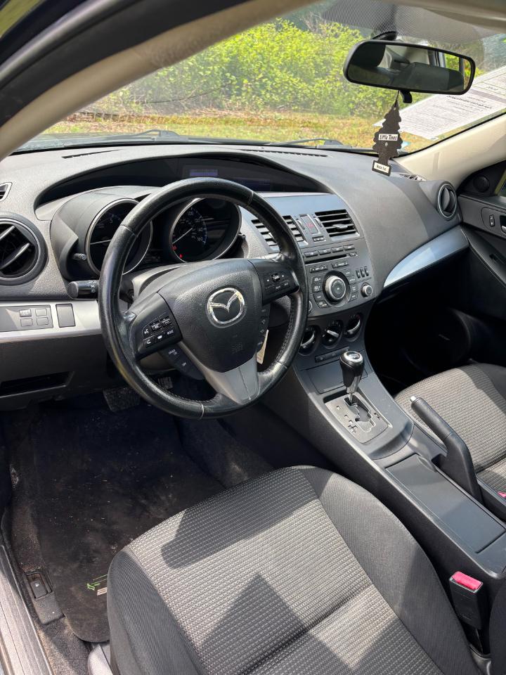 Mazda MAZDA3 i Touring 2012