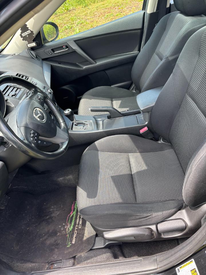 Mazda MAZDA3 i Touring 2012