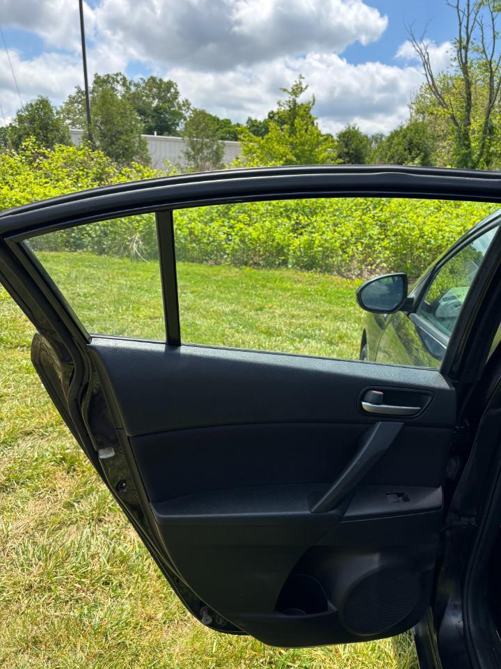 Mazda MAZDA3 i Touring 2012