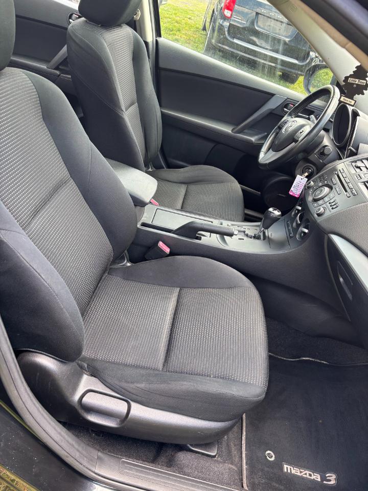 Mazda MAZDA3 i Touring 2012