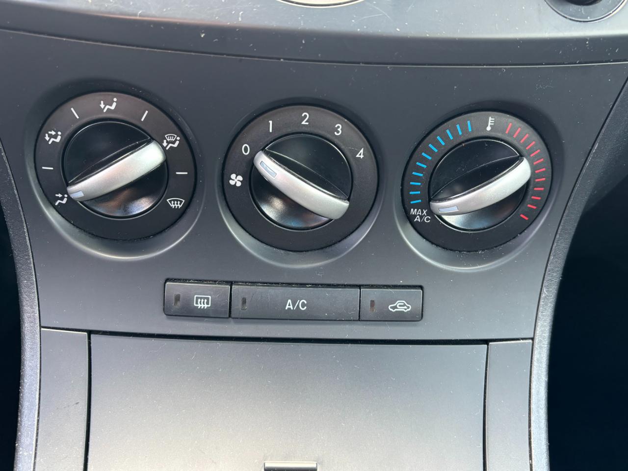 Mazda MAZDA3 i Touring 2012