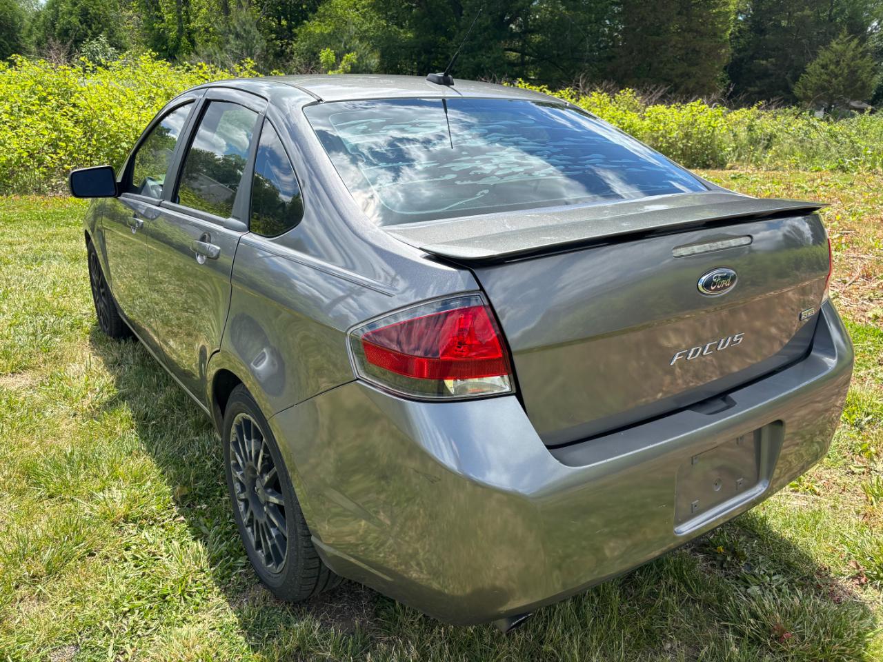 Ford Focus 4dr Sdn SES 2010