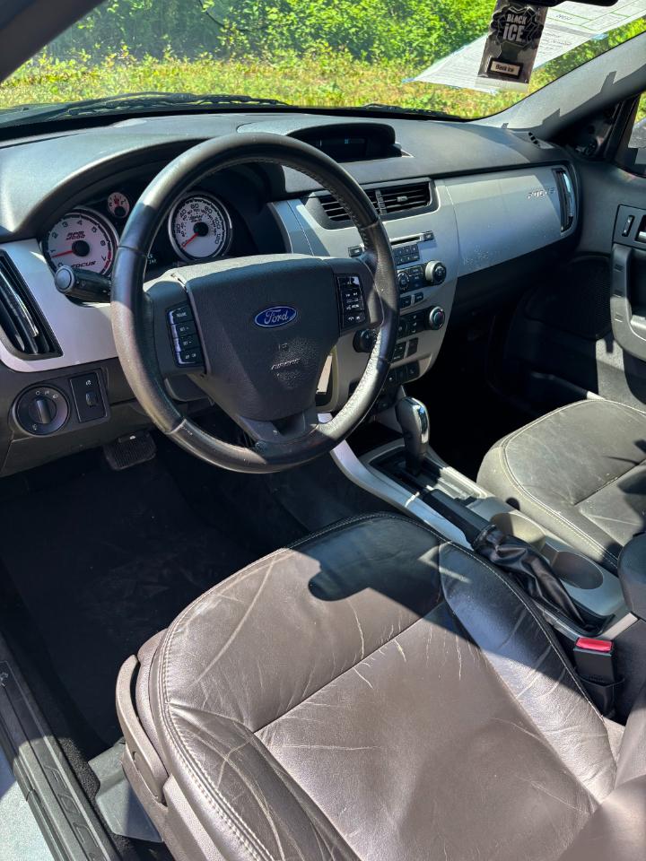 Ford Focus 4dr Sdn SES 2010