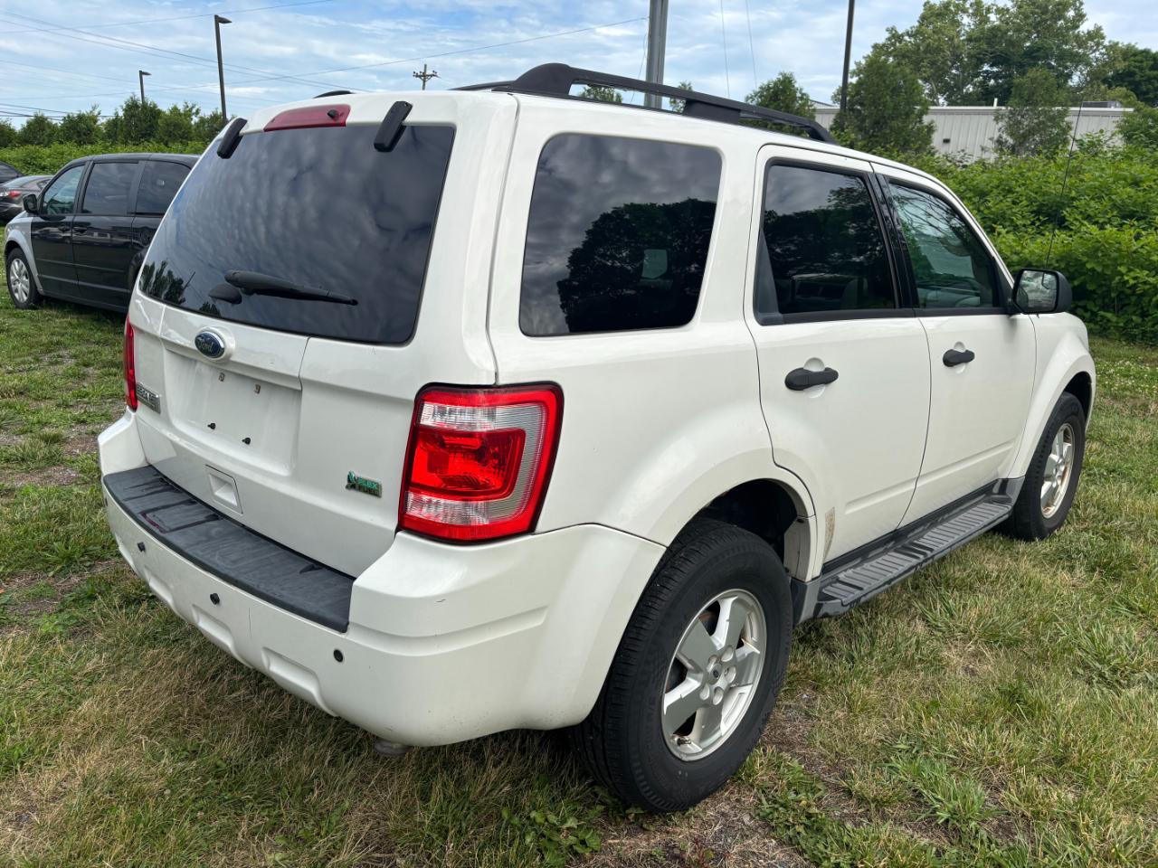 Ford Escape FWD 4dr XLT 2011