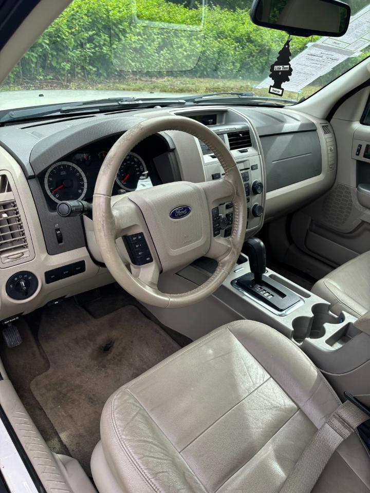 Ford Escape FWD 4dr XLT 2011