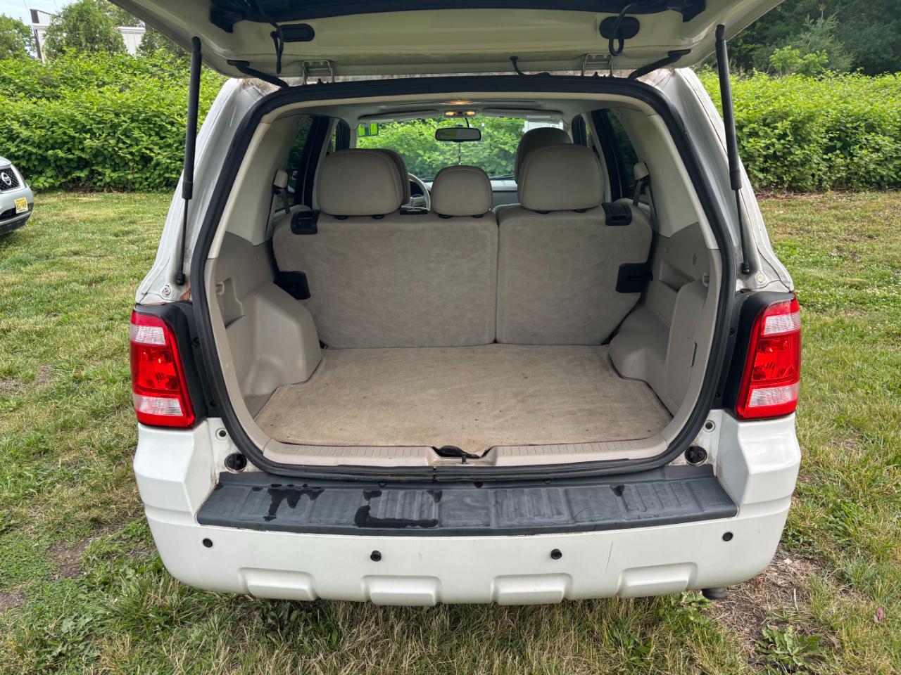 Ford Escape FWD 4dr XLT 2011