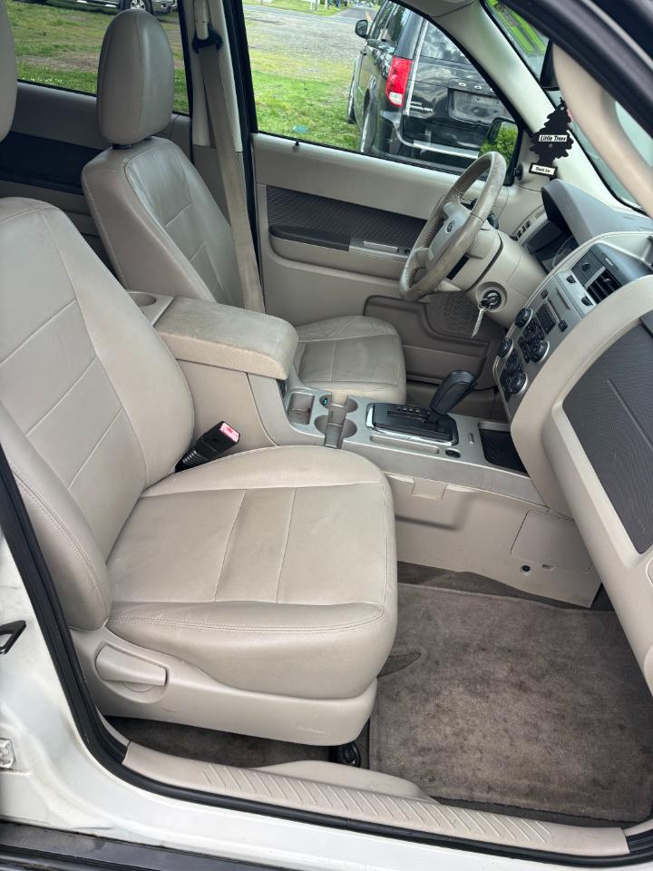 Ford Escape FWD 4dr XLT 2011