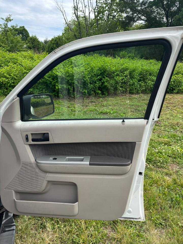 Ford Escape FWD 4dr XLT 2011