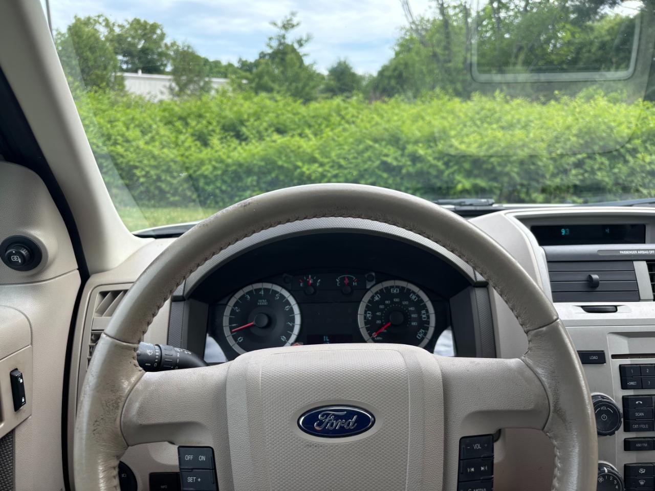 Ford Escape FWD 4dr XLT 2011