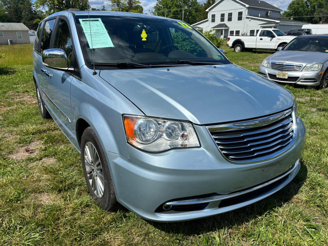 Chrysler Town & Country Touring-L 2013
