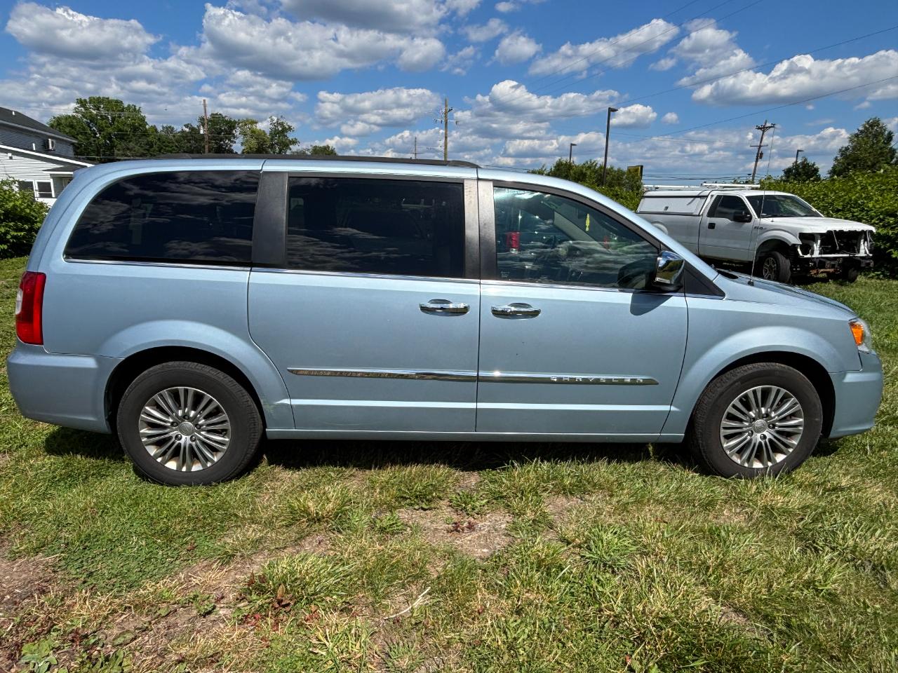 Chrysler Town & Country Touring-L 2013