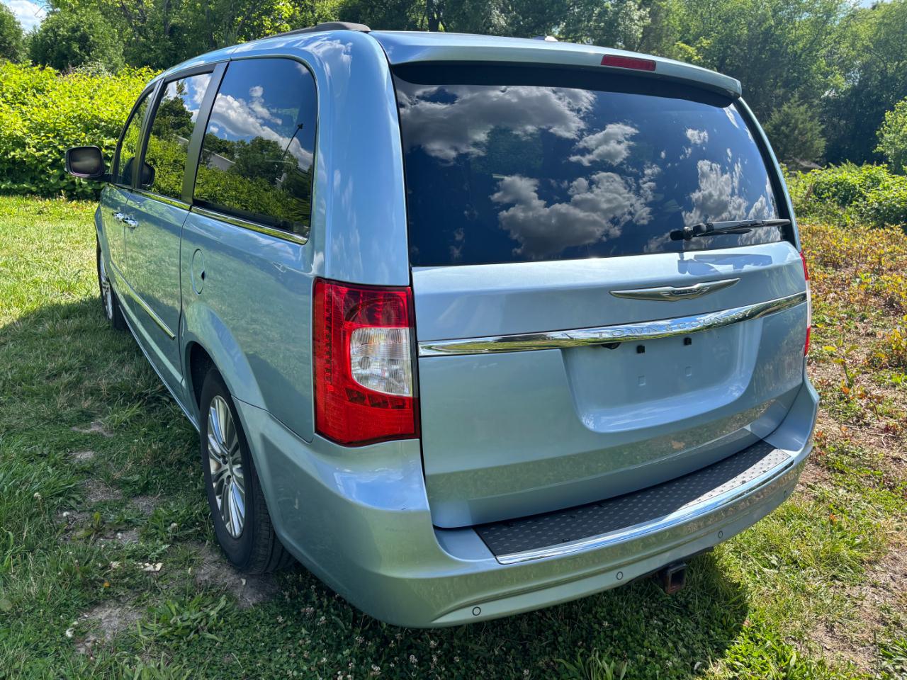 Chrysler Town & Country Touring-L 2013