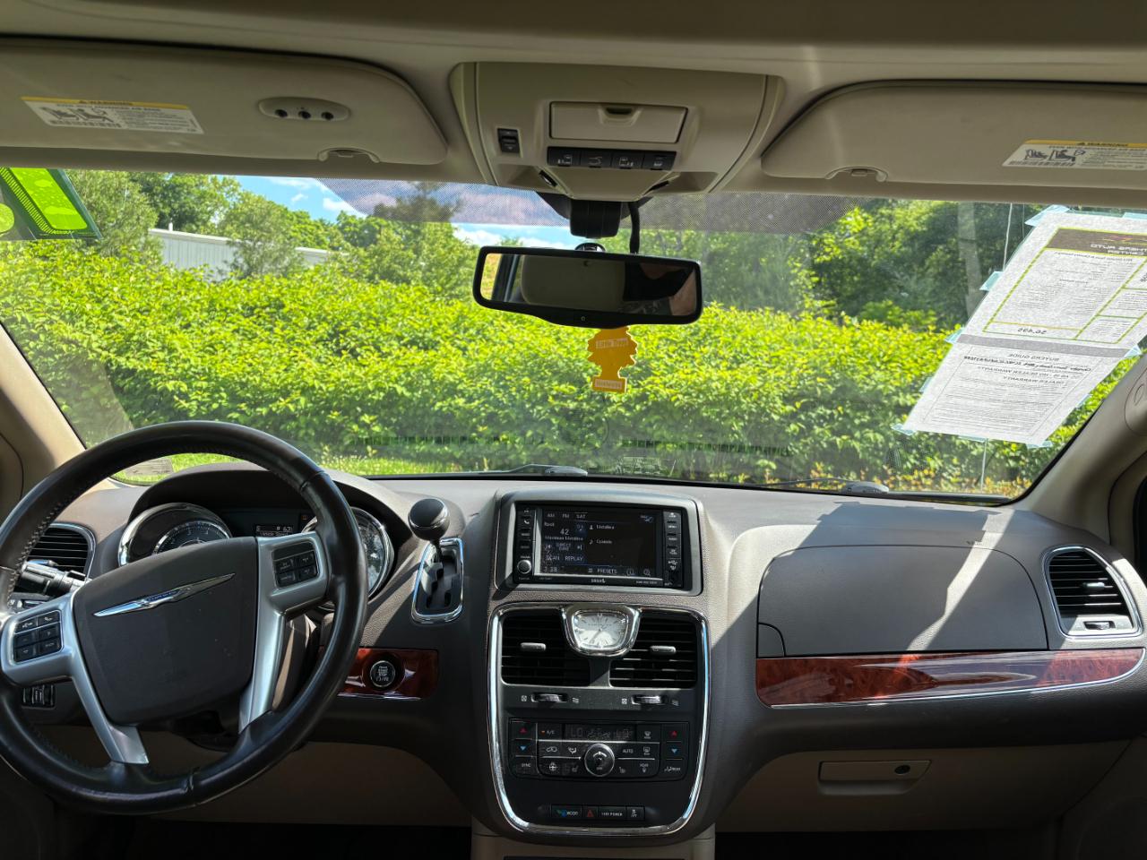 Chrysler Town & Country Touring-L 2013
