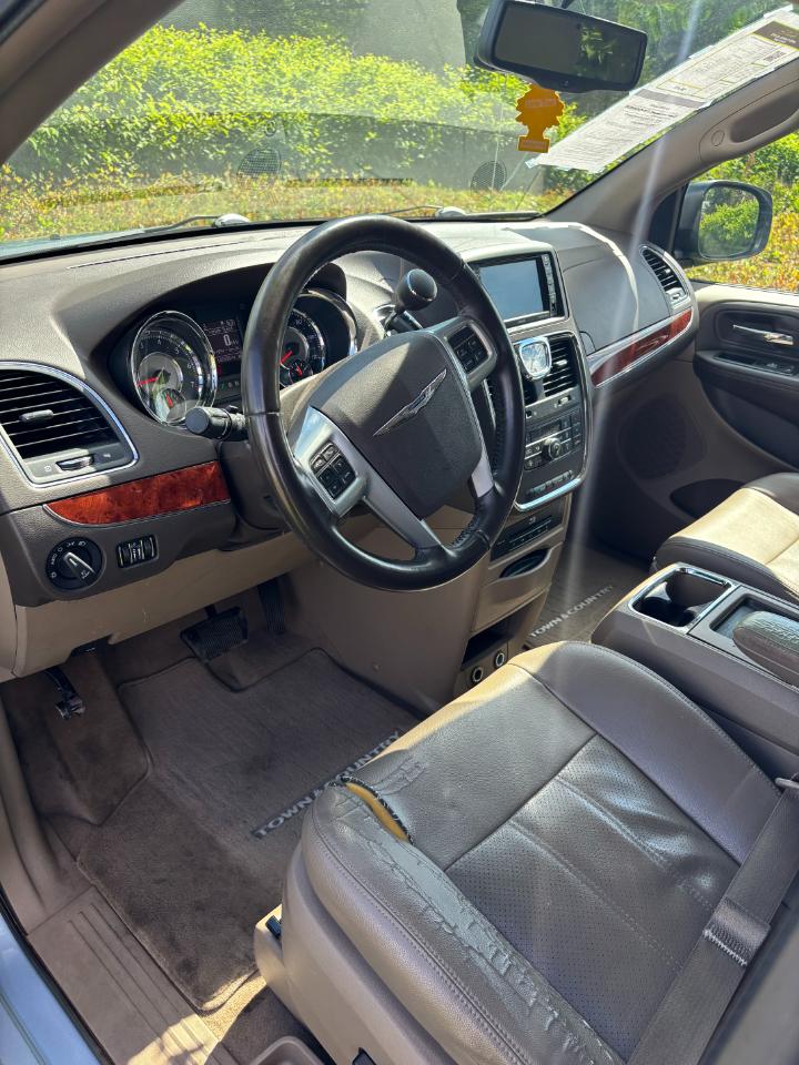 Chrysler Town & Country Touring-L 2013