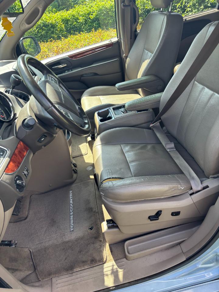 Chrysler Town & Country Touring-L 2013