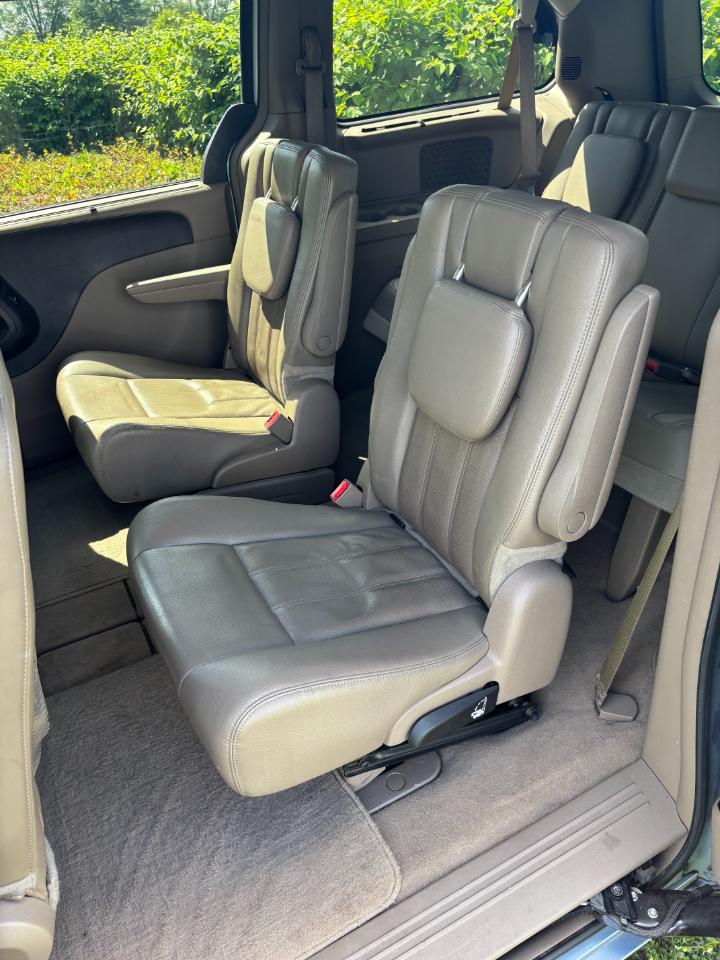 Chrysler Town & Country Touring-L 2013