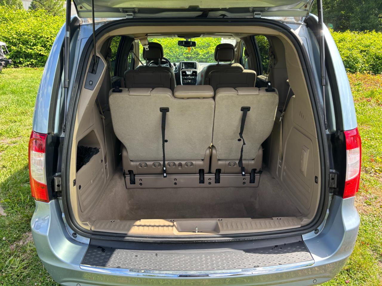 Chrysler Town & Country Touring-L 2013