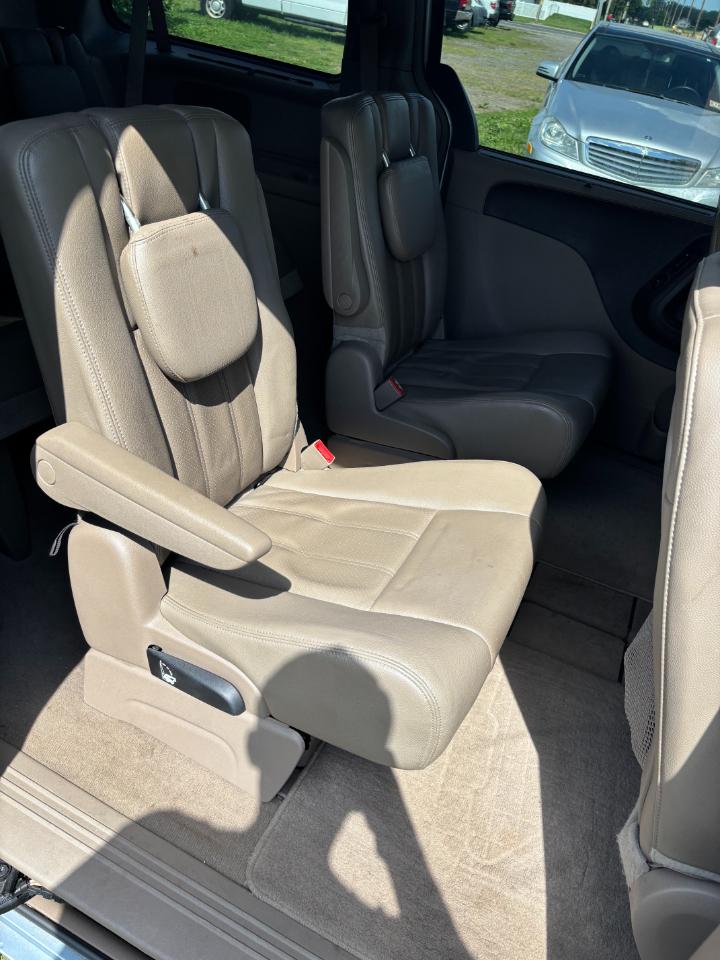 Chrysler Town & Country Touring-L 2013
