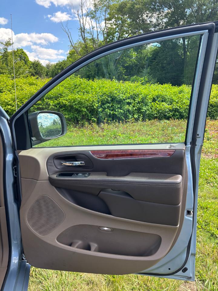 Chrysler Town & Country Touring-L 2013