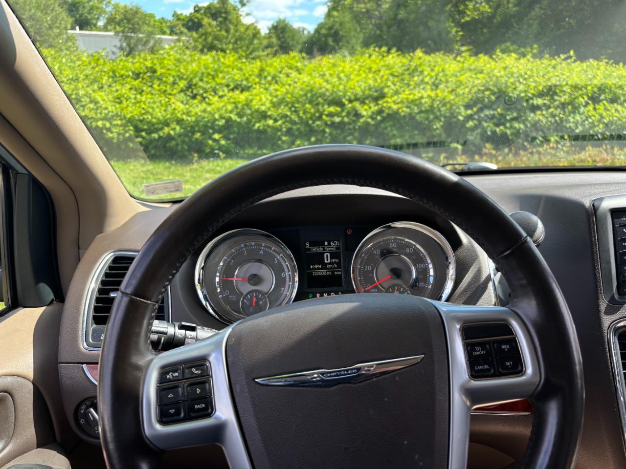 Chrysler Town & Country Touring-L 2013