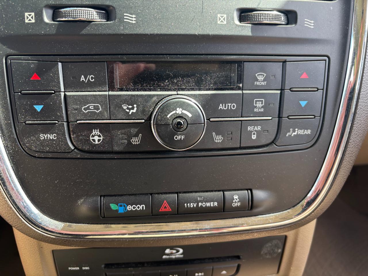 Chrysler Town & Country Touring-L 2013