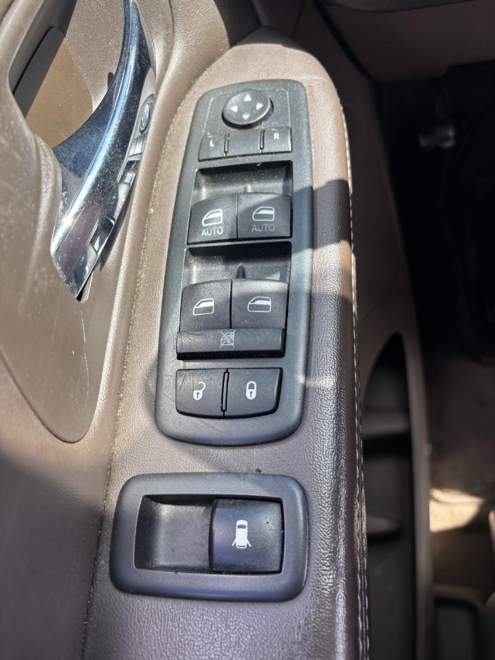 Chrysler Town & Country Touring-L 2013