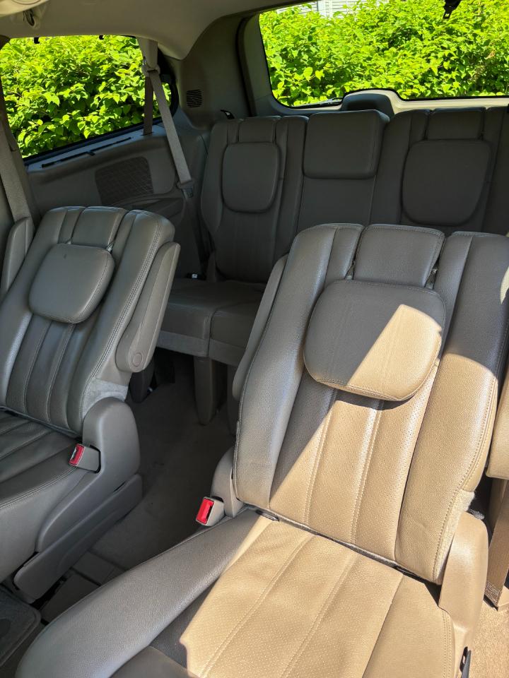 Chrysler Town & Country Touring-L 2013