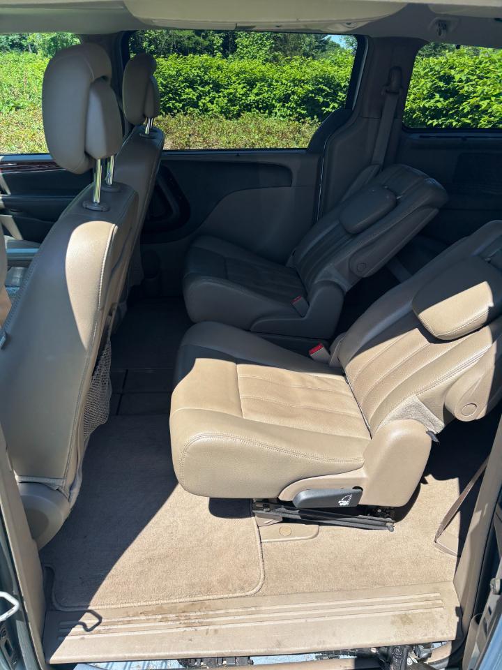 Chrysler Town & Country Touring-L 2013