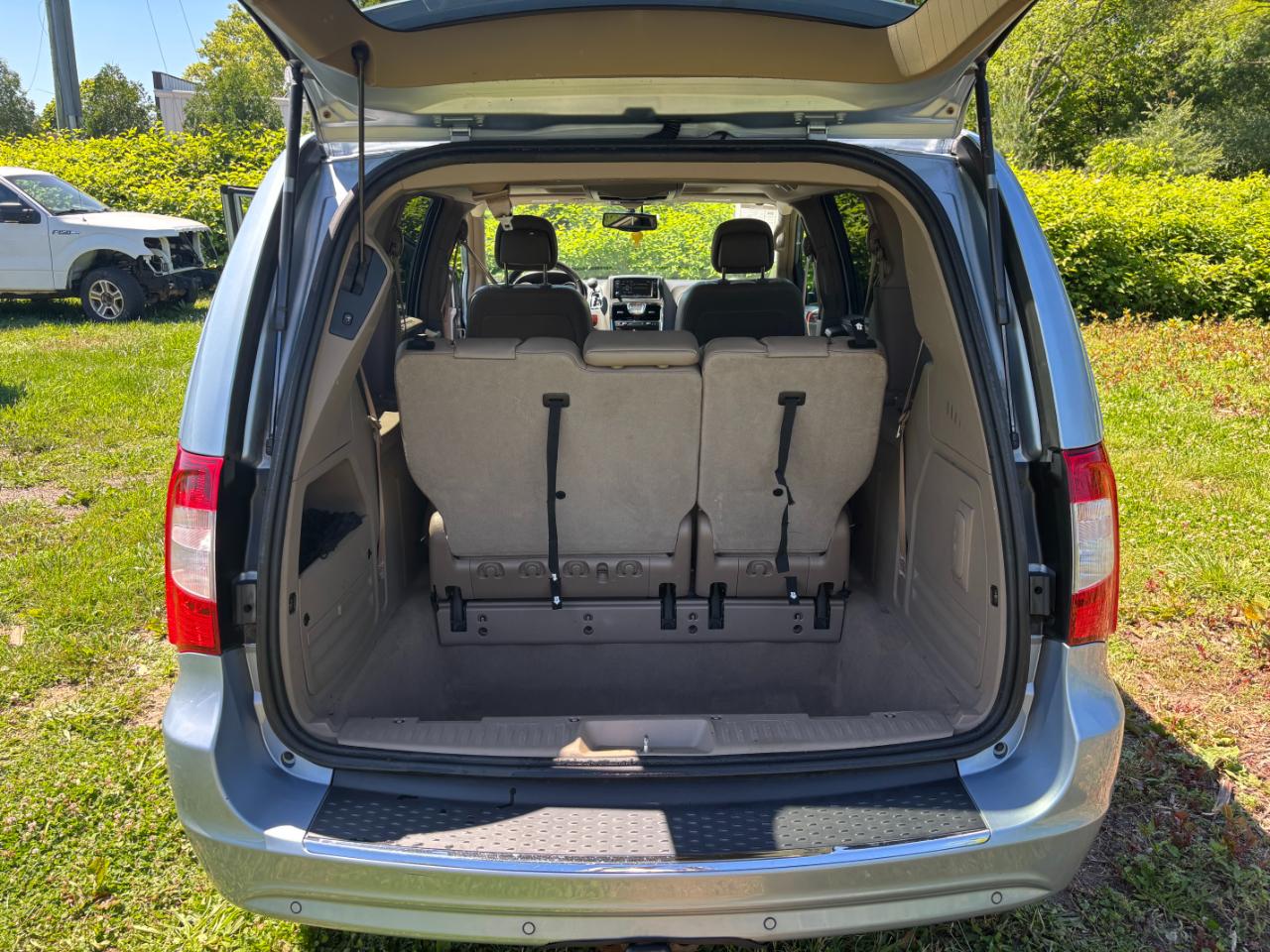 Chrysler Town & Country Touring-L 2013