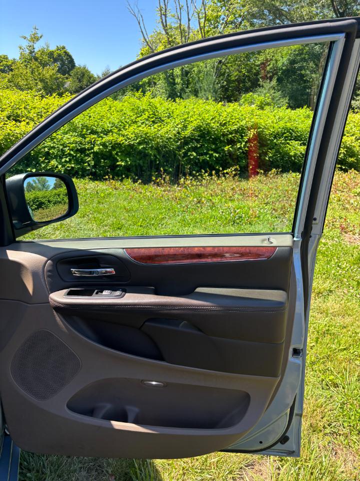 Chrysler Town & Country Touring-L 2013