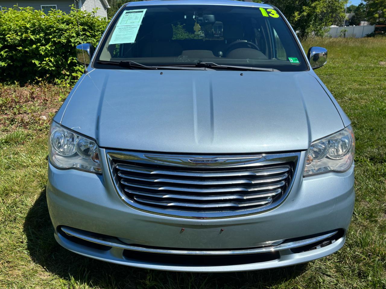 2013 Chrysler Town & Country Touring-L's photo