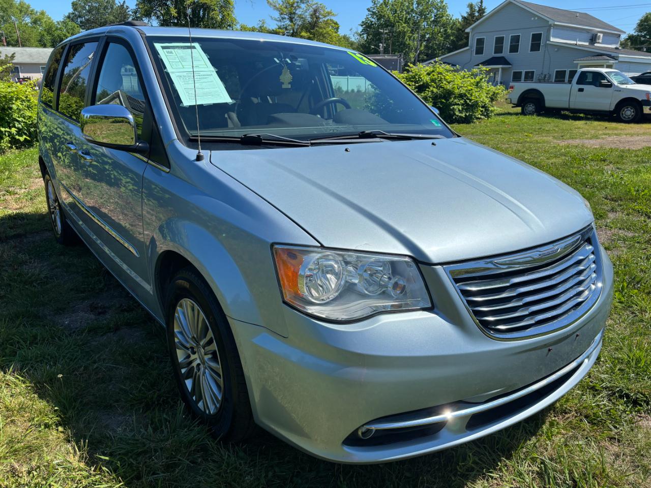 Chrysler Town & Country Touring-L 2013