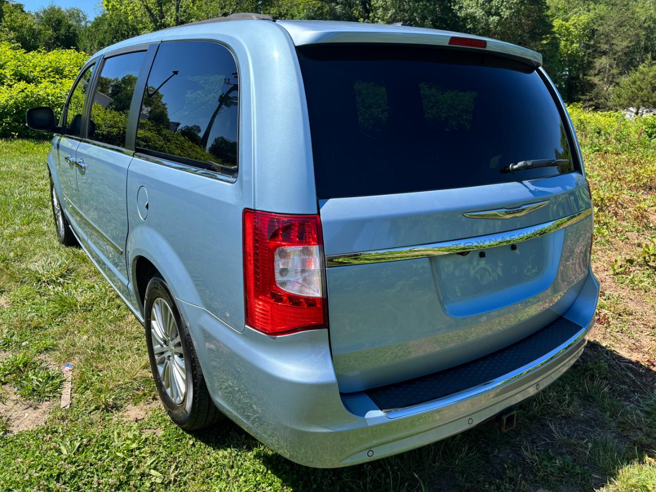 Chrysler Town & Country Touring-L 2013