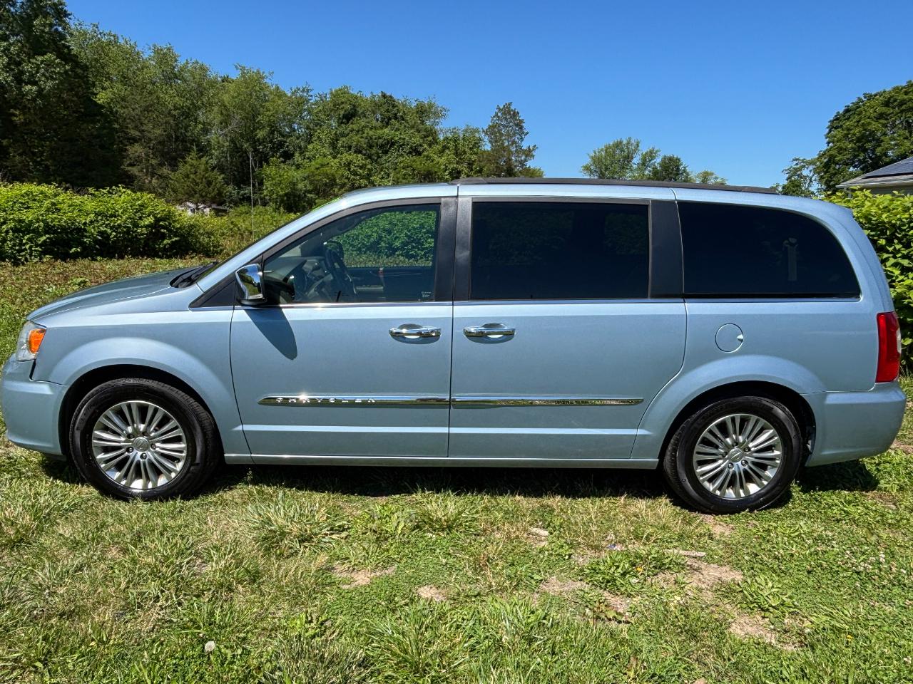 Chrysler Town & Country Touring-L 2013