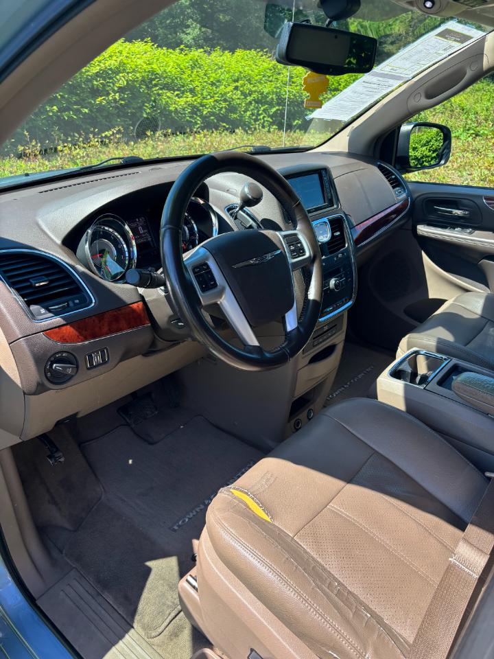 Chrysler Town & Country Touring-L 2013