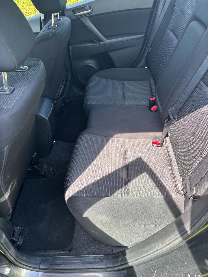 Mazda MAZDA3 i Touring 2012